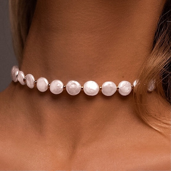 Jewelry - ⚜️[𝟯/$𝟮𝟴]⚜️NEW Flat Baroque Pearl Beaded Necklace